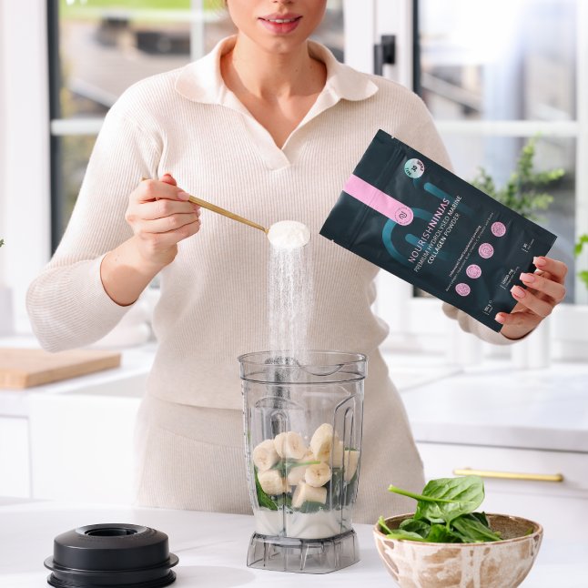 <p>2. Mix 10g scoop of unflavoured Collagen Powder</p>